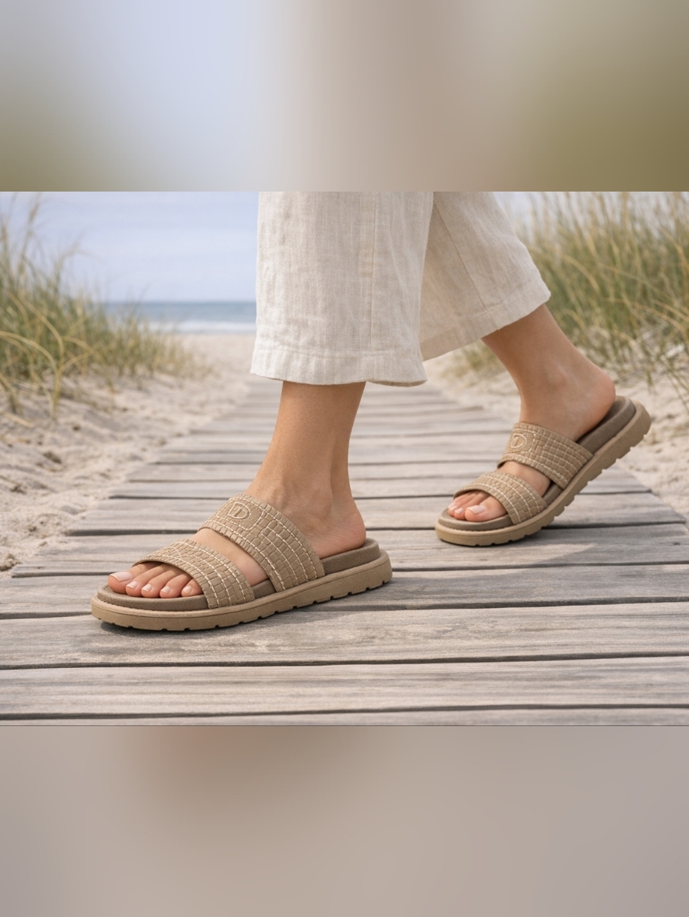 Donald Pliner Cait Almond Leather Slide Sandals Size 7 M Designer Comfort Slides